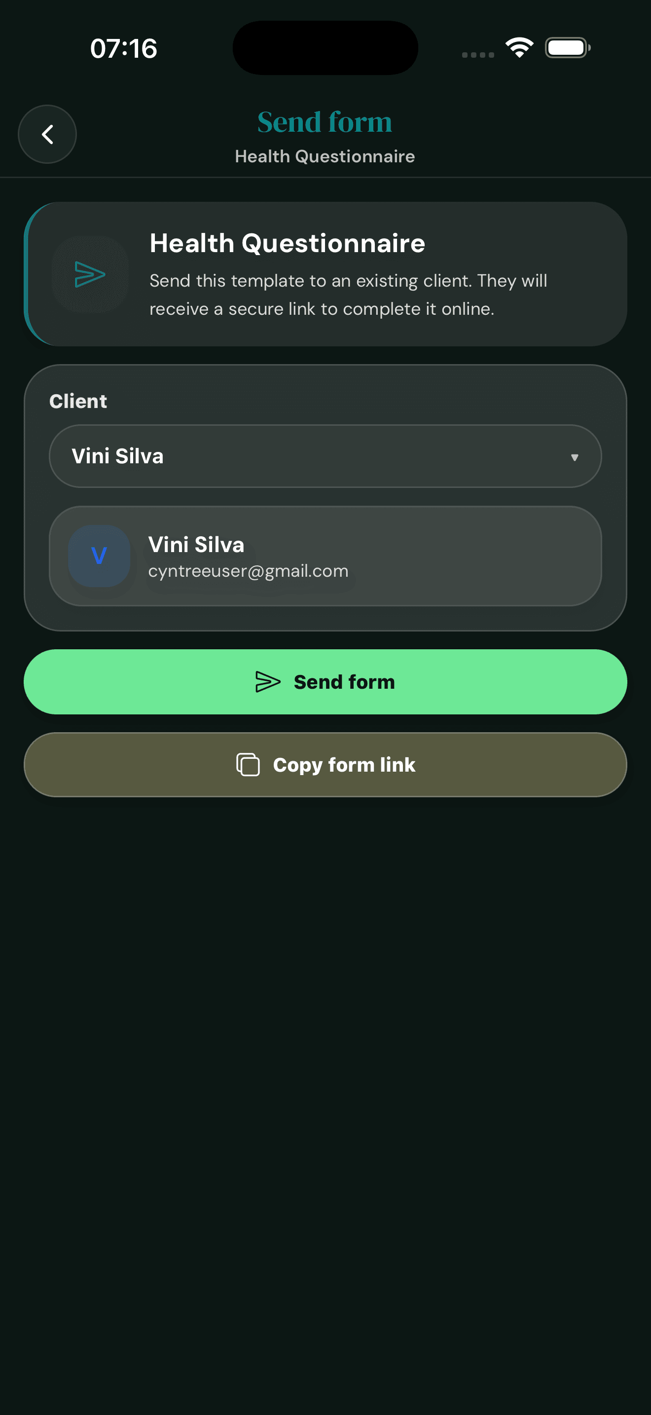 Cyntree send form screen with template, client selector showing Vini Silva, Send form button and Copy form link button